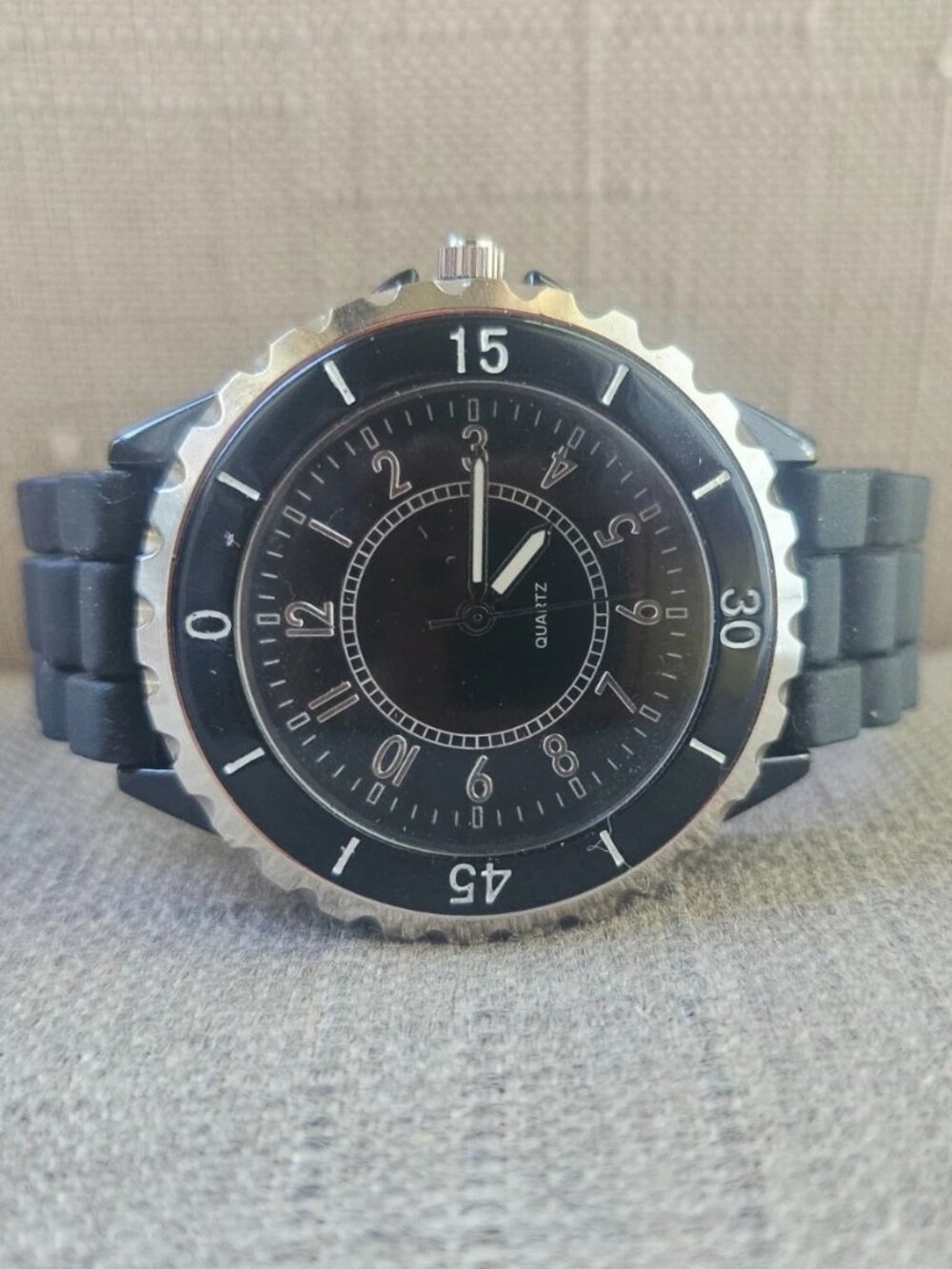 Fashion Wristwastch Unisex Analog Quartz Black Rubber Band Strap Watch